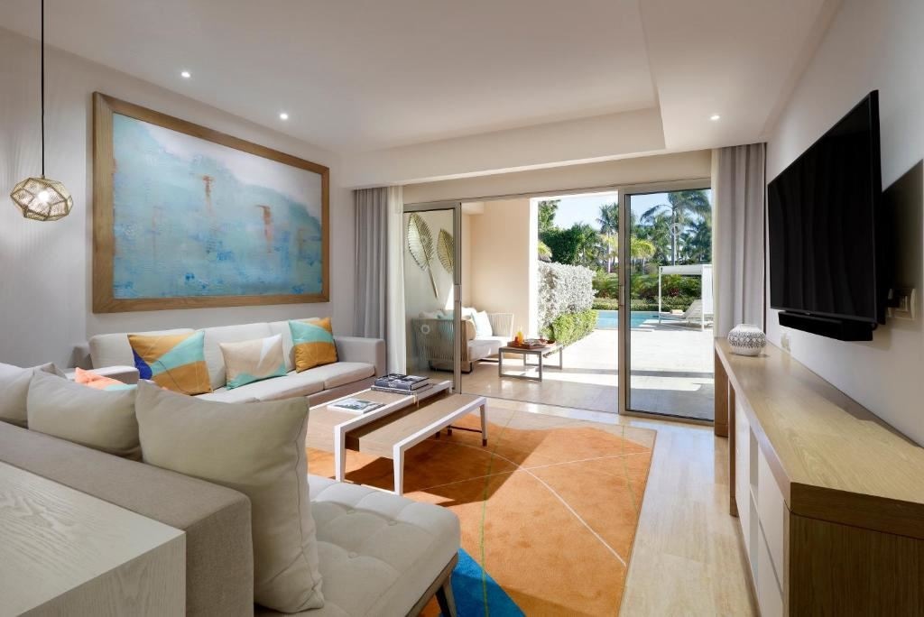 rooms-two-bedroom-master-suite-swim-up