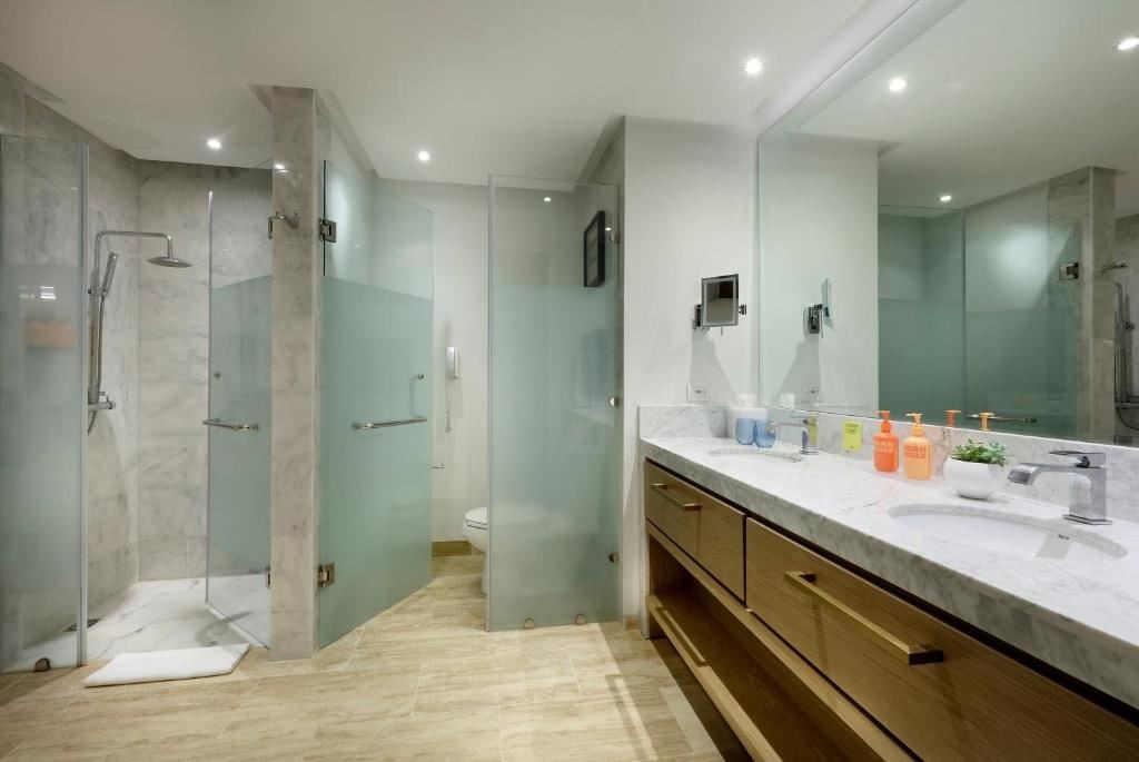 rooms-two-bedroom-master-suite-swim-up
