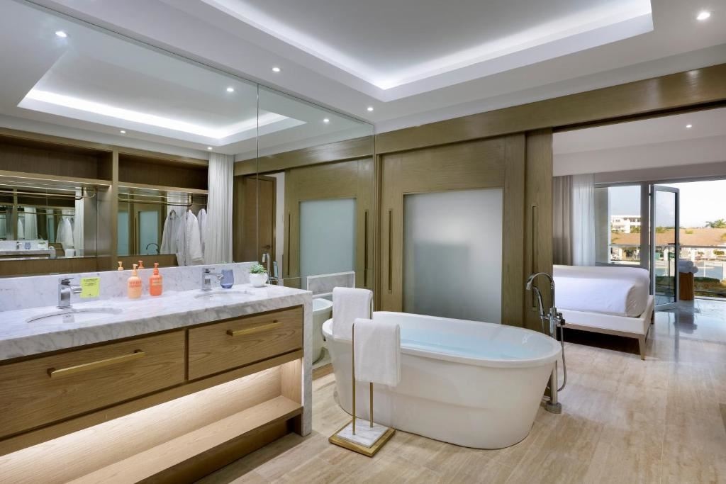 rooms-family-concierge-master-suite