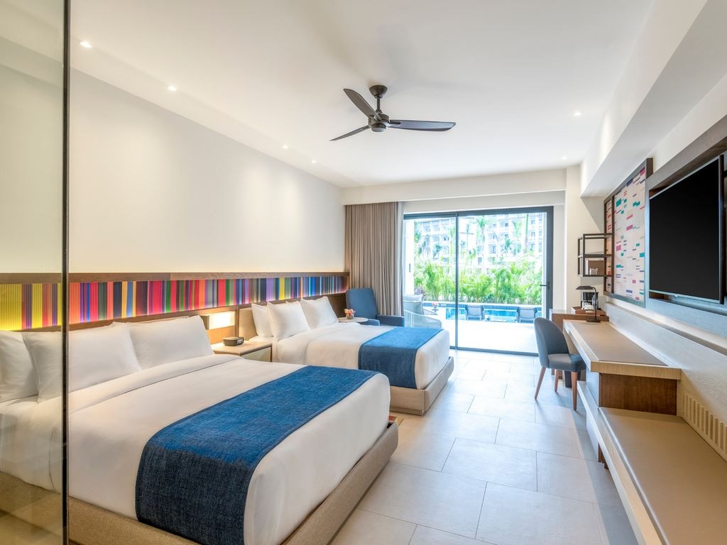 rooms-club-junior-suite-swim-up