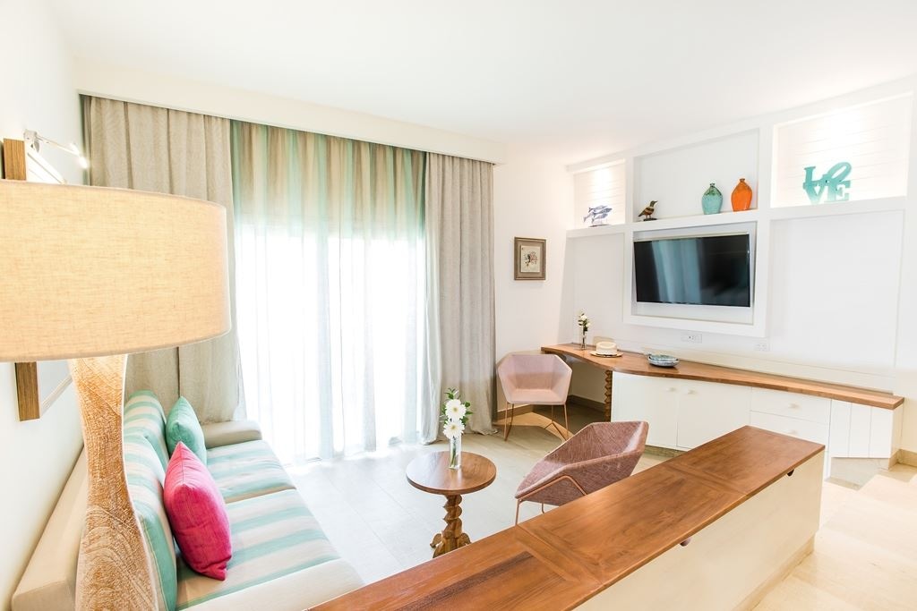 rooms-junior-suite-tropical-view