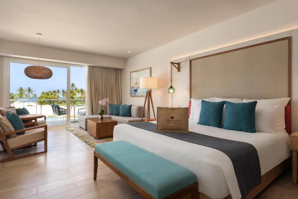 rooms-preferred-club-junior-suite-ocean-front-swimout