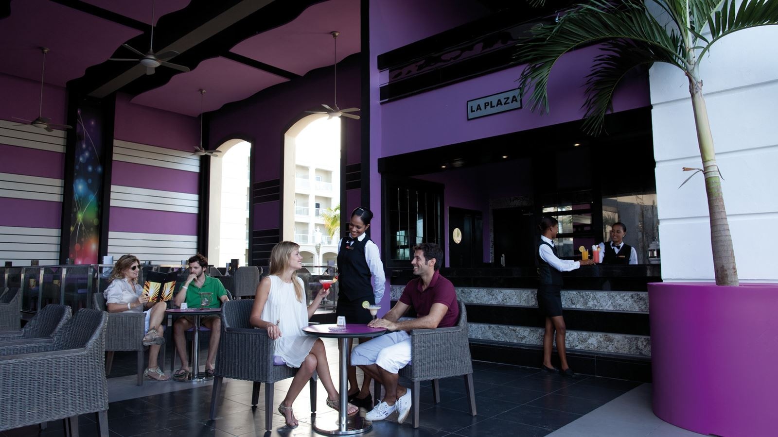 bars-la-plaza-bar