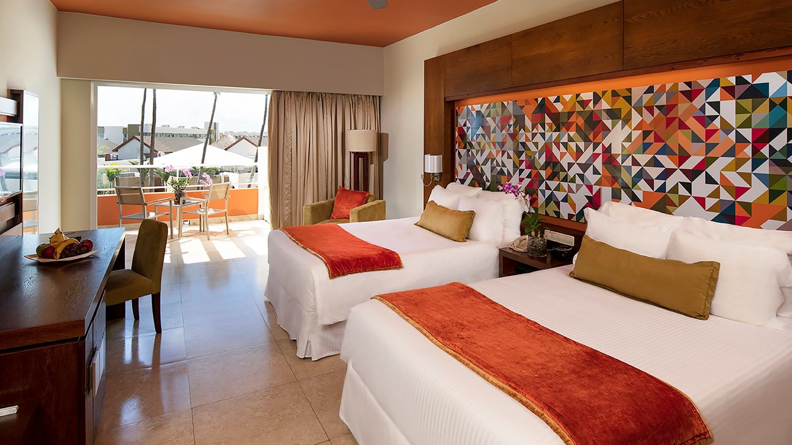 rooms-allure-junior-suite-pool-view