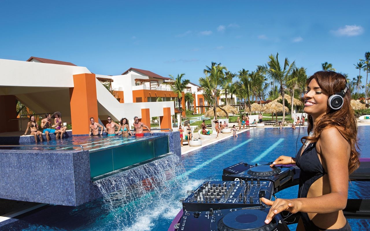 bars-freestyle-swim--entertainment-zone