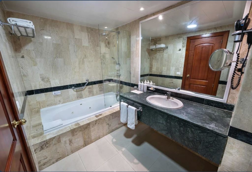 rooms-2-double-beds-junior-suite