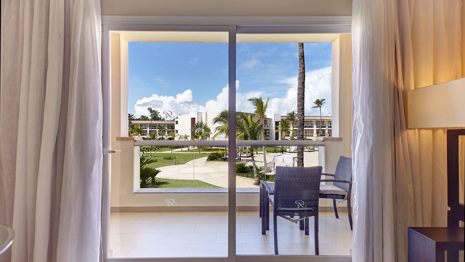 rooms-luxury-room