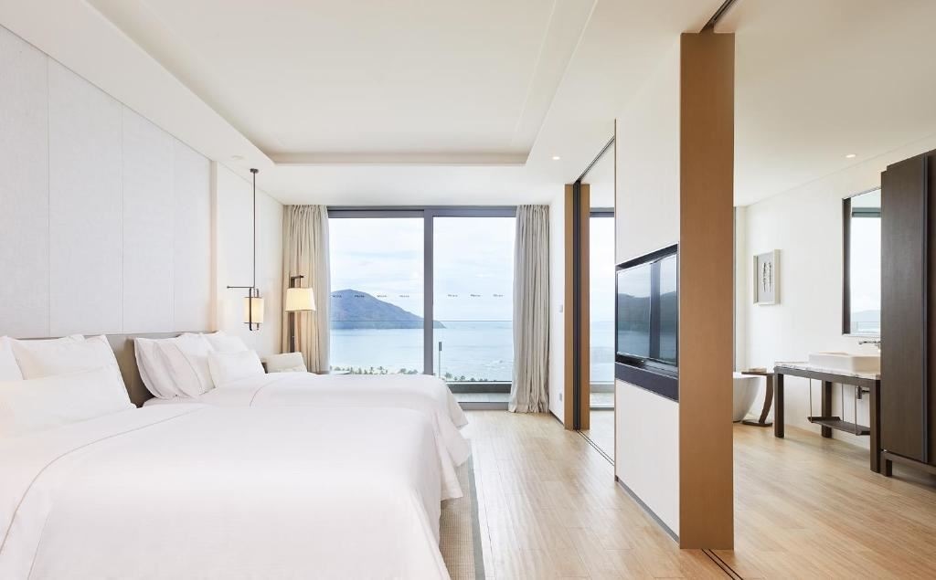 rooms-deluxe-ocean-room