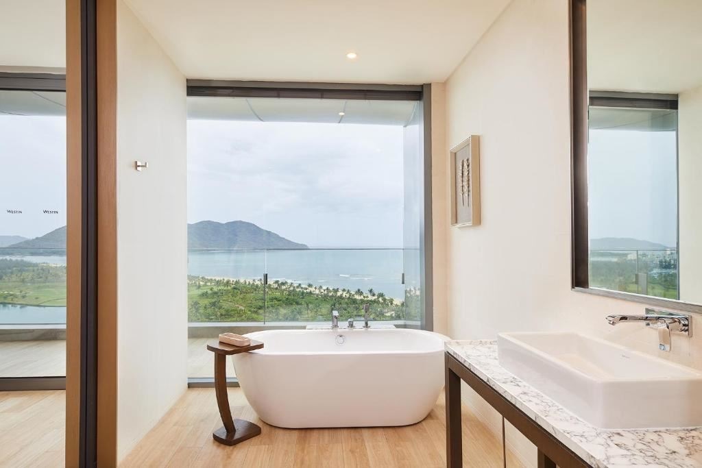 rooms-deluxe-ocean-room