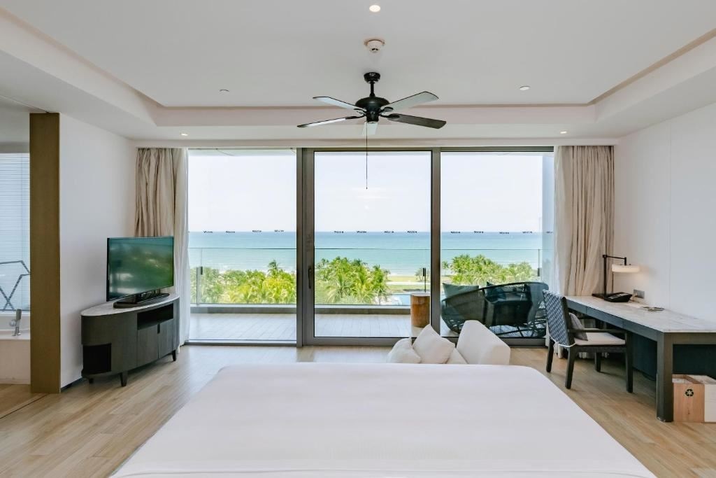 rooms-oceanfront-studio