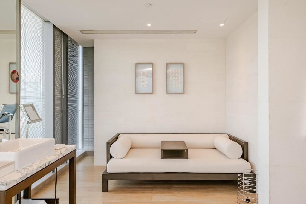 rooms-deluxe-suite