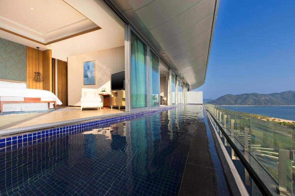 rooms-grand-oceanfront-suite