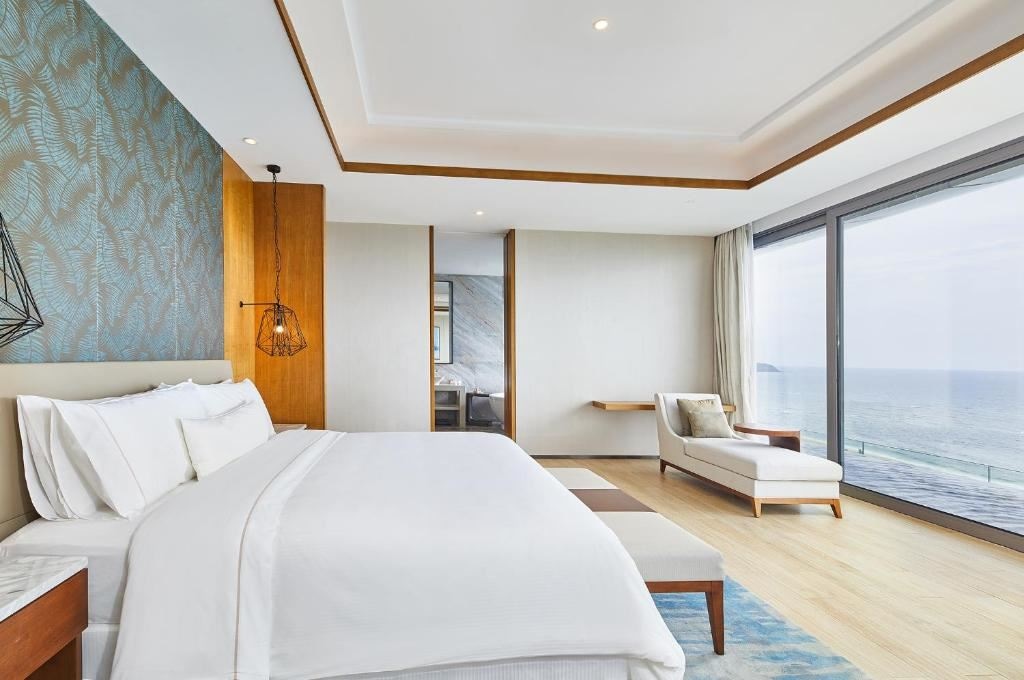 rooms-ambassador-suite