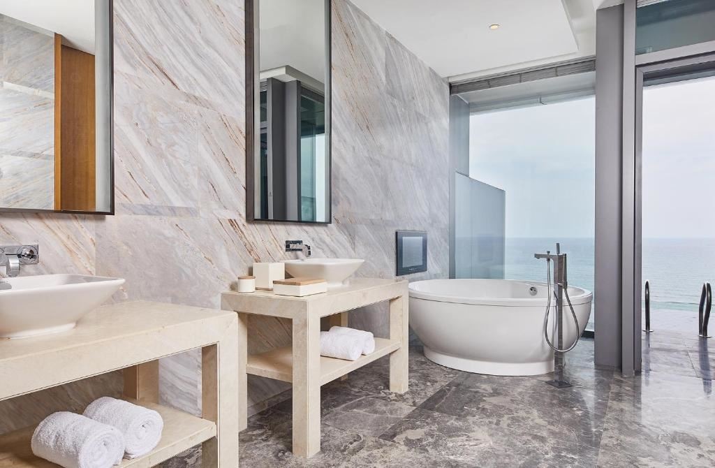 rooms-ambassador-suite