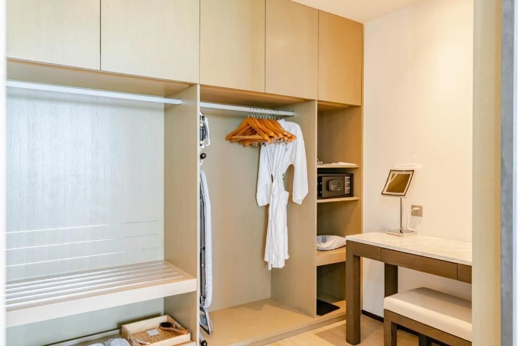 rooms-oceanfront-studio