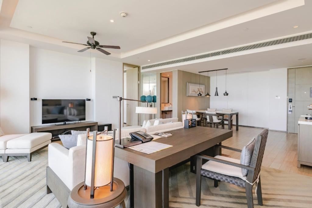 rooms-deluxe-suite