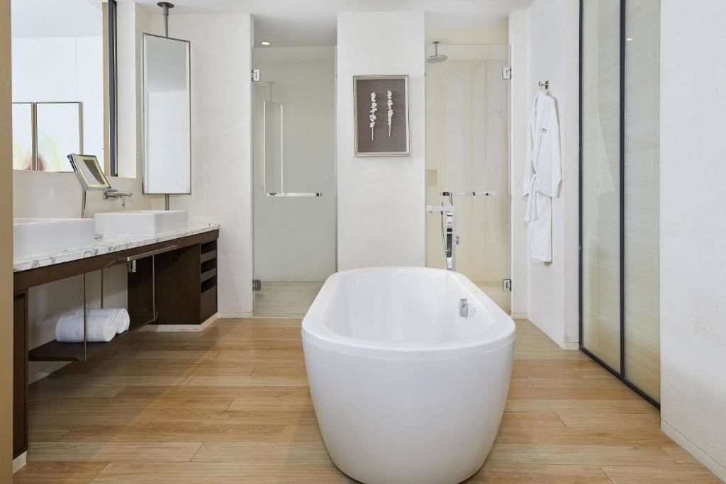rooms-deluxe-ocean-room