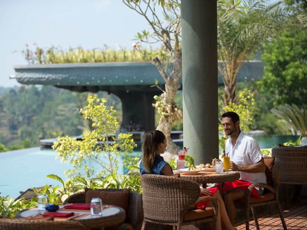 restaurants-the-pool-cafe-and-bar