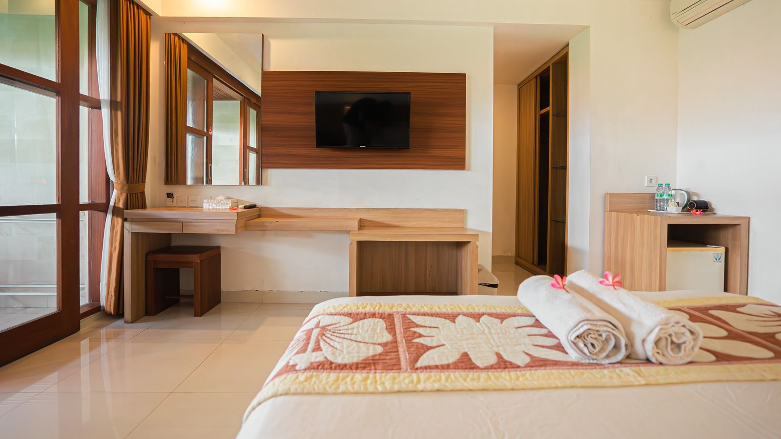 rooms-deluxe-room