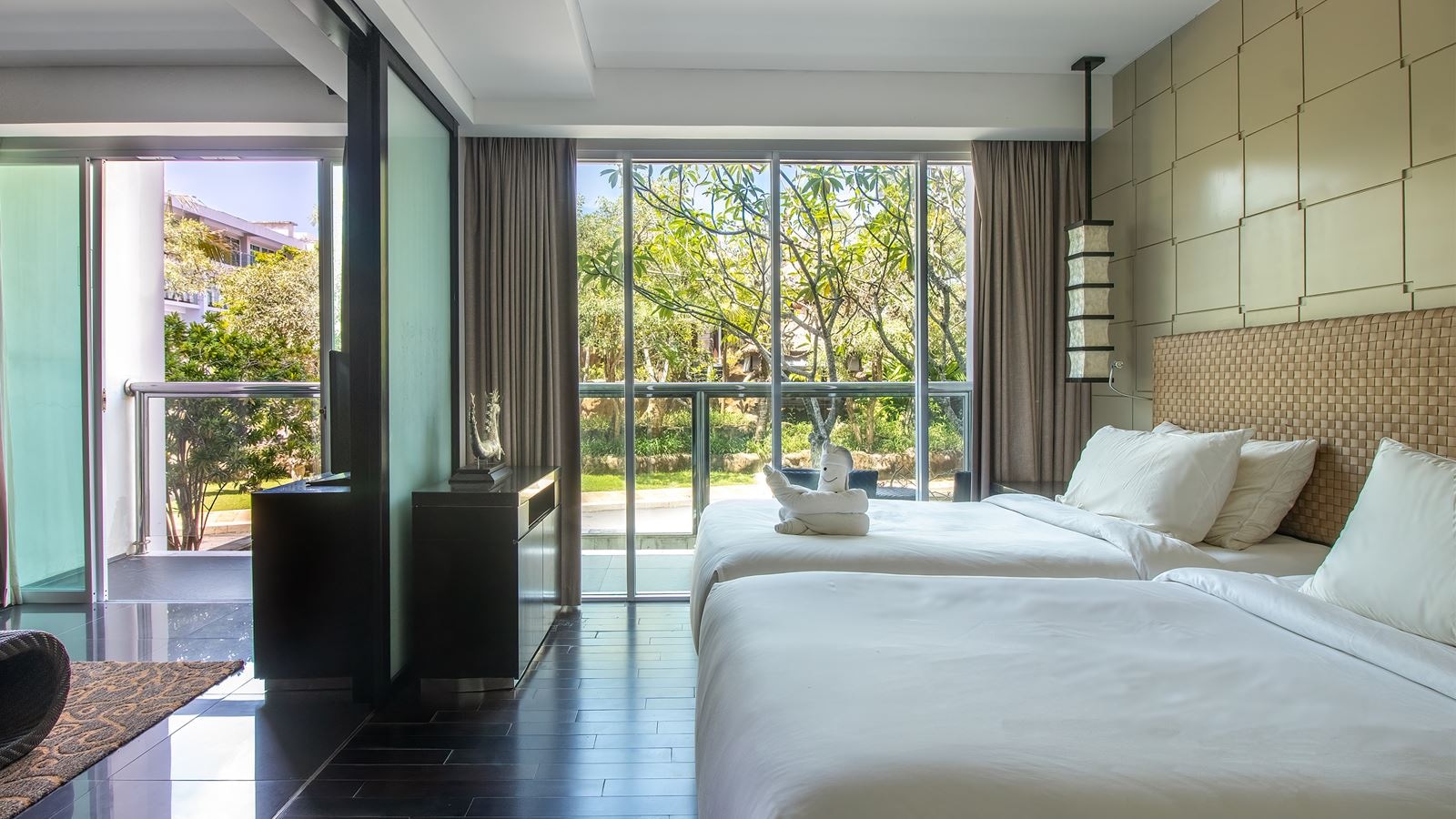 rooms-deluxe-suite