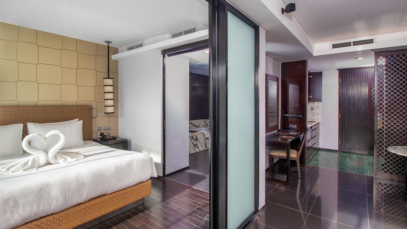 rooms-deluxe-suite