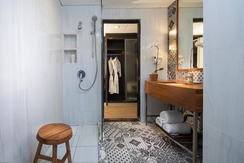 rooms-deluxe-room