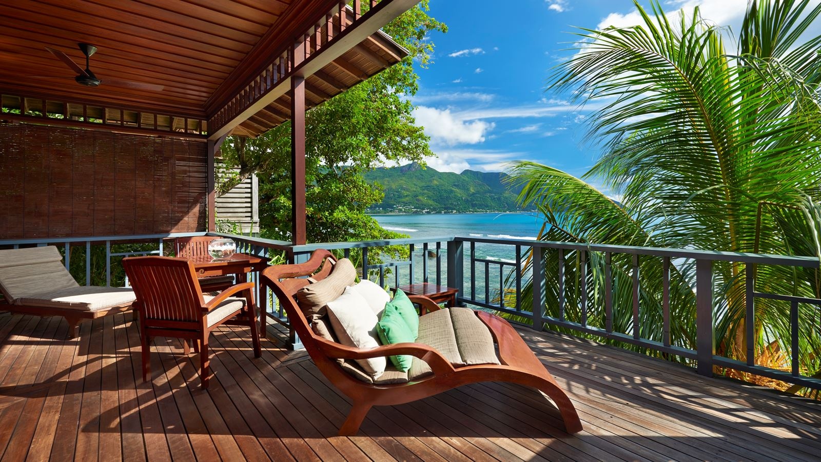 rooms-king-premium-oceanfront-villa