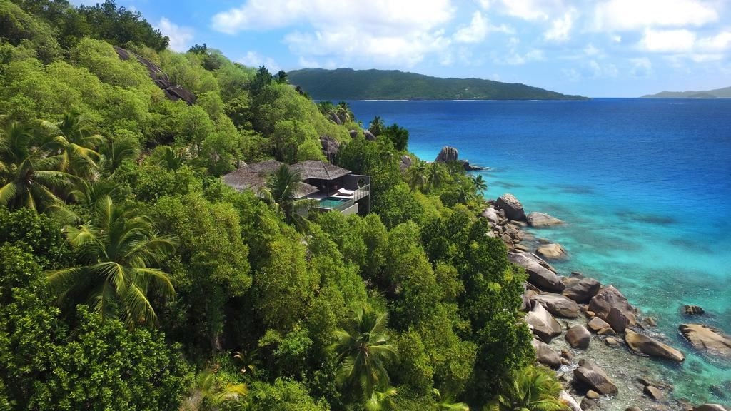 rooms-oceanfront-pool-villa