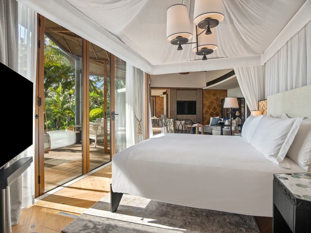 rooms-one-bedroom-grand-hawksbill-pool-villa