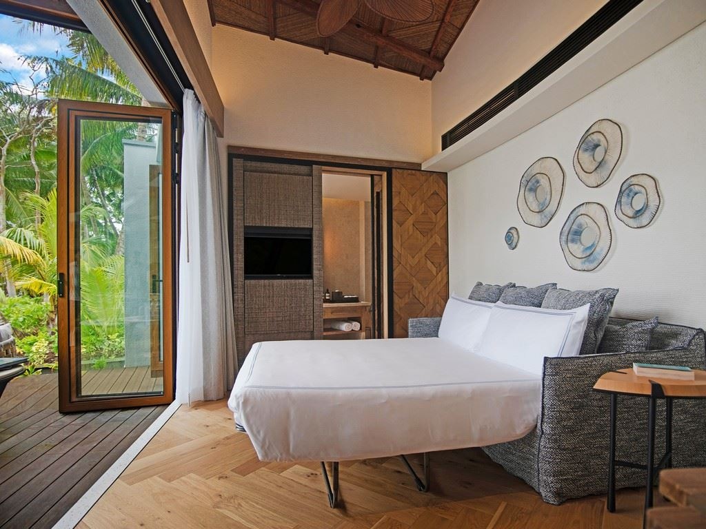 rooms-one-bedroom-grand-hawksbill-pool-villa