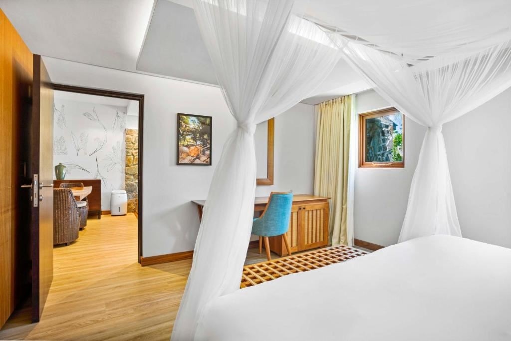rooms-deluxe-ocean-view-suite