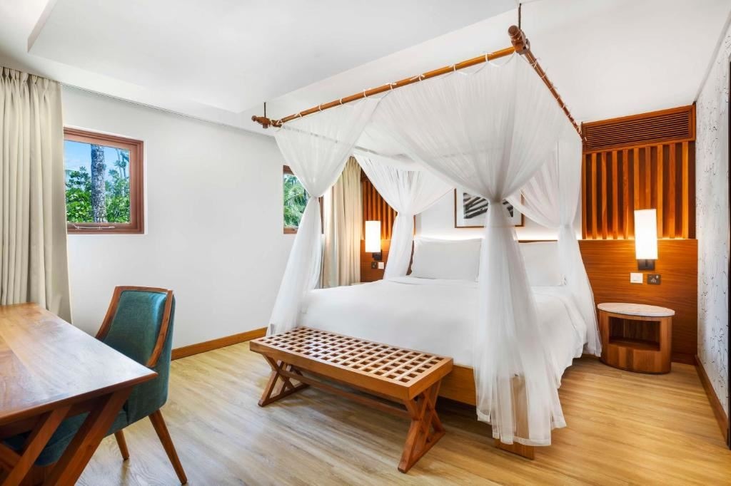 rooms-deluxe-ocean-view-suite