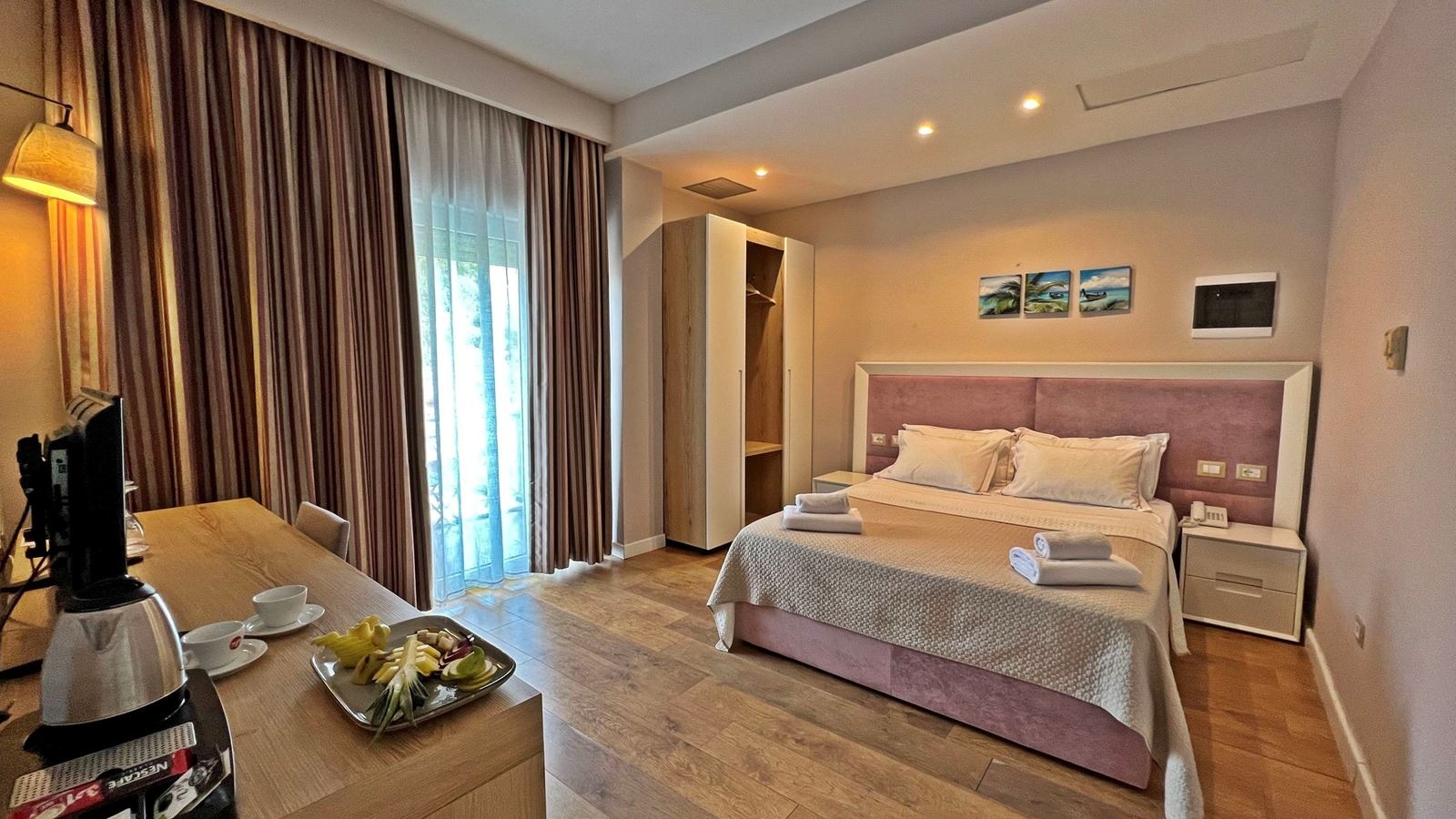 rooms-familyroom