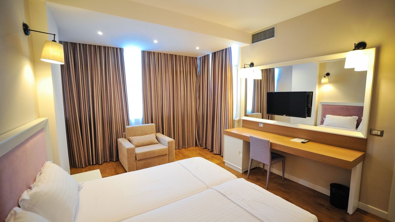 rooms-double-deluxe-room