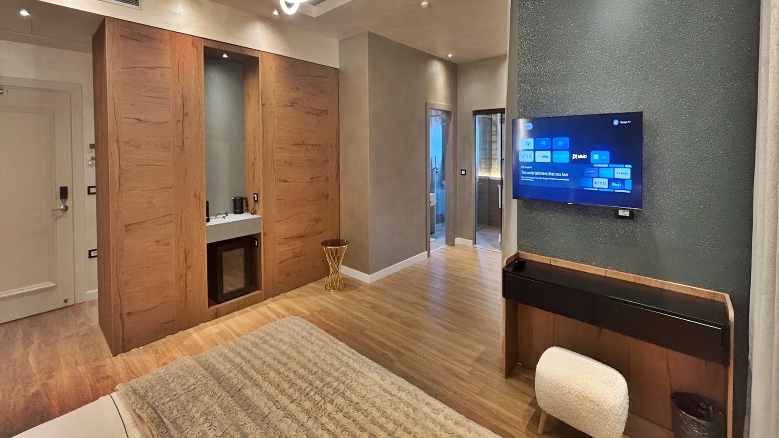 rooms-suite-with-jacuzzi