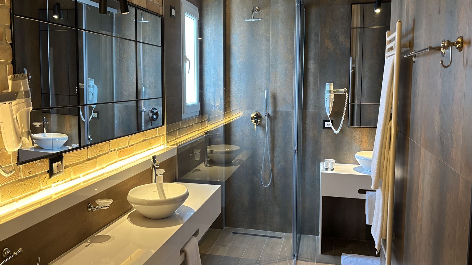 rooms-suite-with-jacuzzi