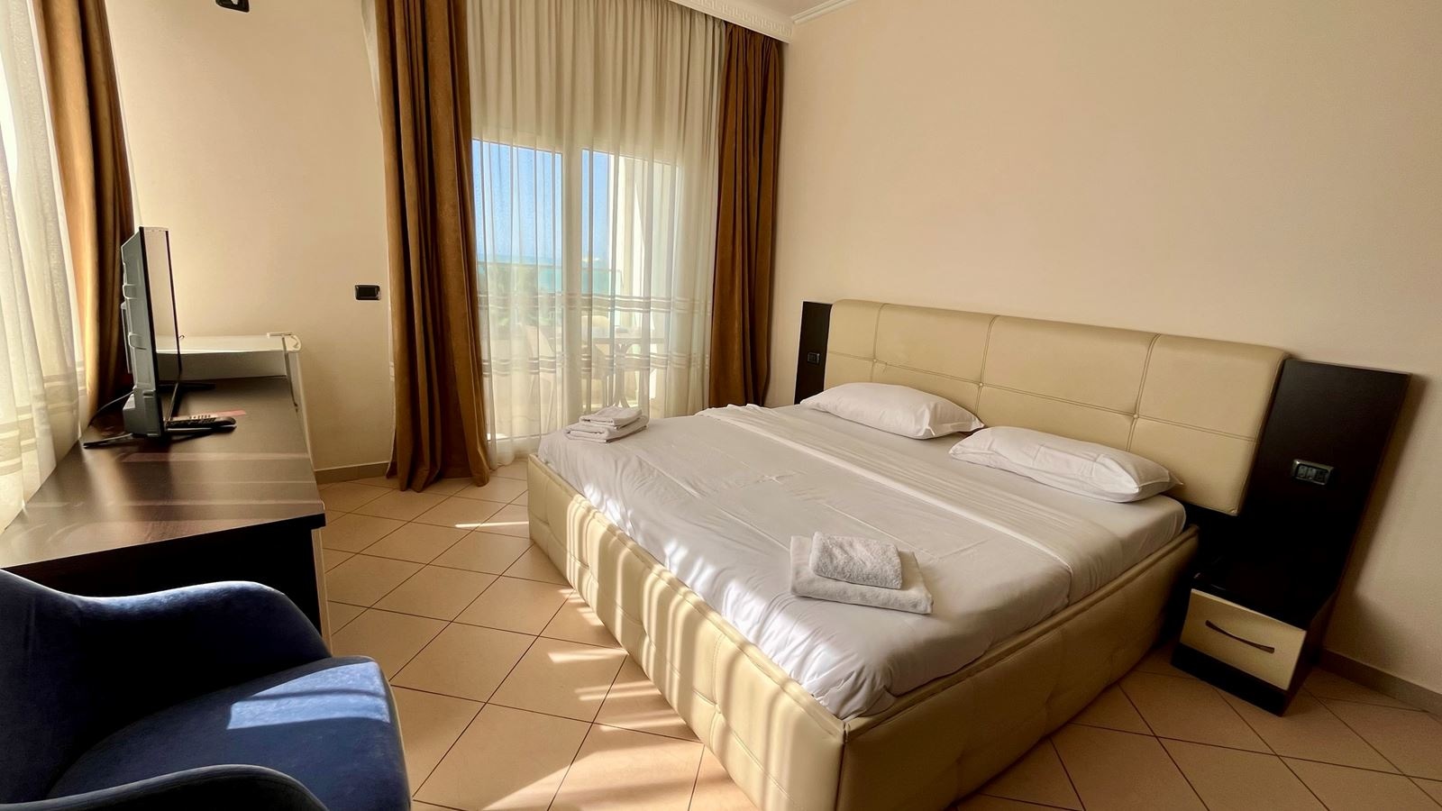 rooms-single-wchild-standard-room
