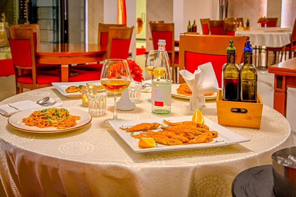 restaurants-restaurants