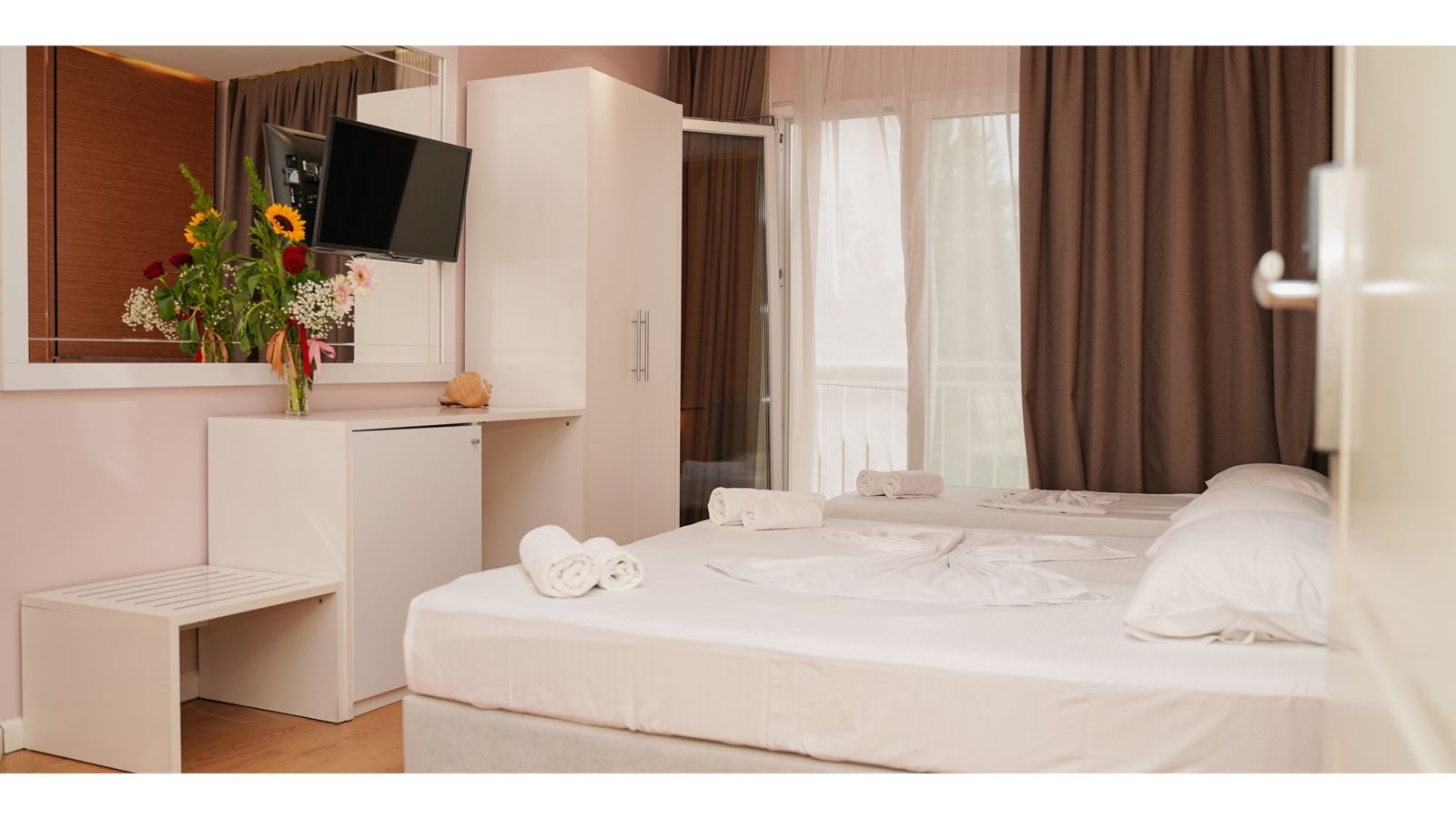 rooms-double-room-balcony