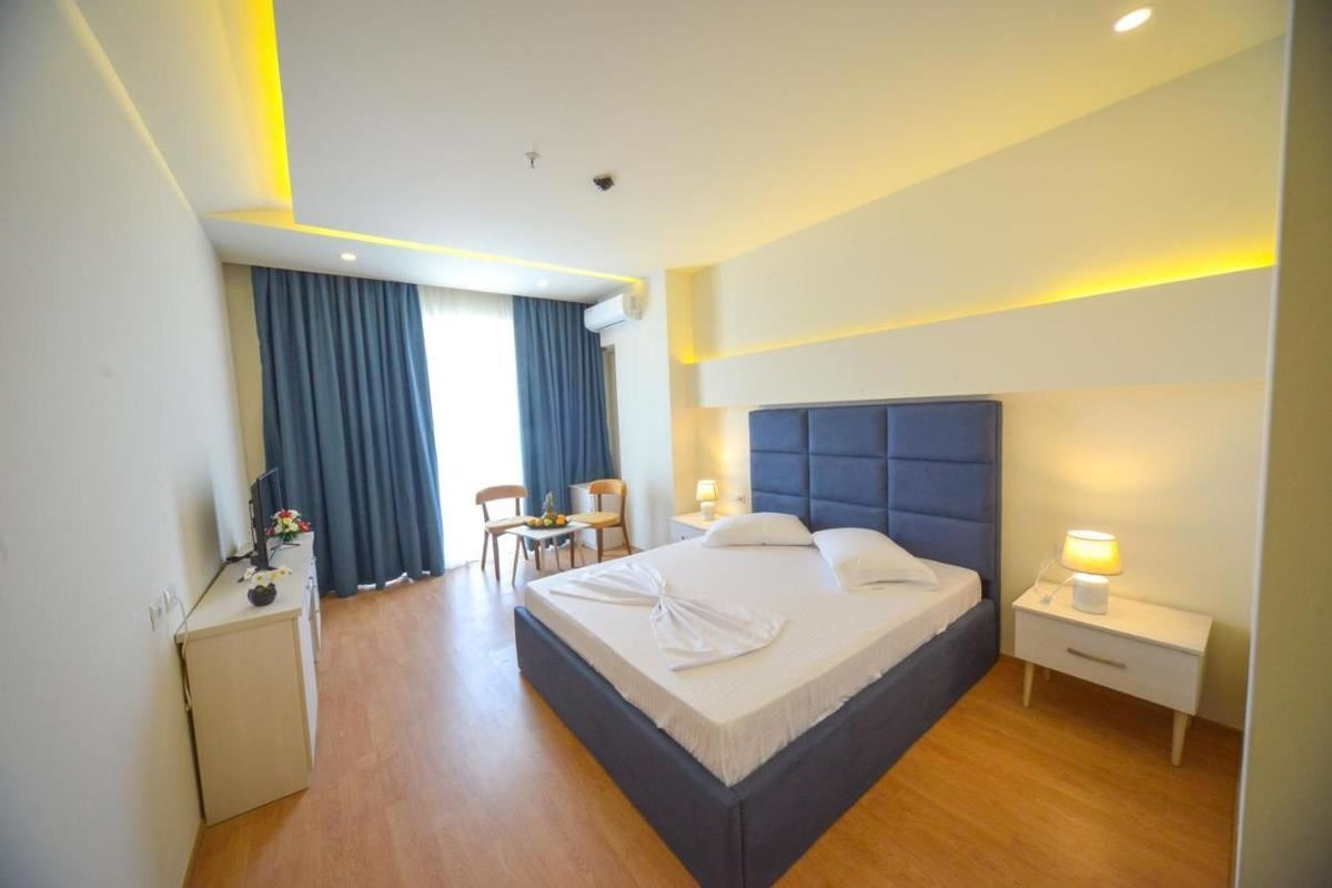 rooms-single-wchild-room-balcony
