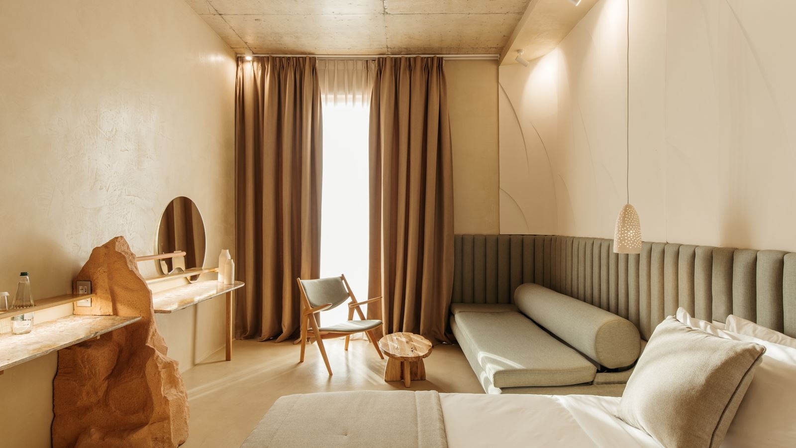 rooms-quad-standard-room-balcony