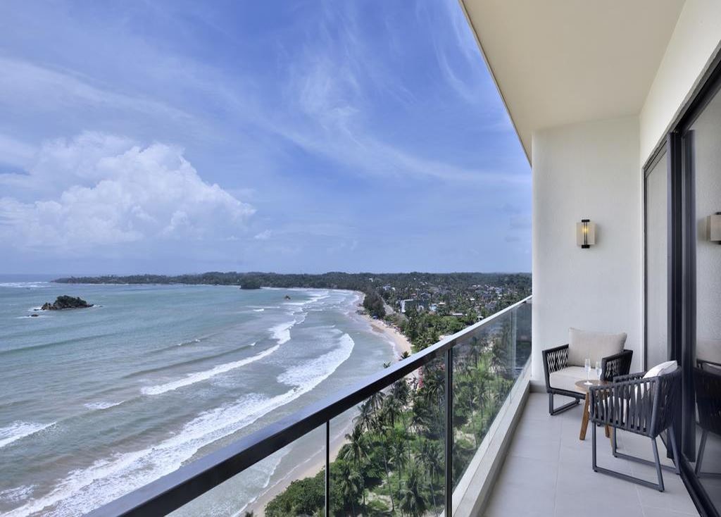 rooms-luxe-ocean-suite