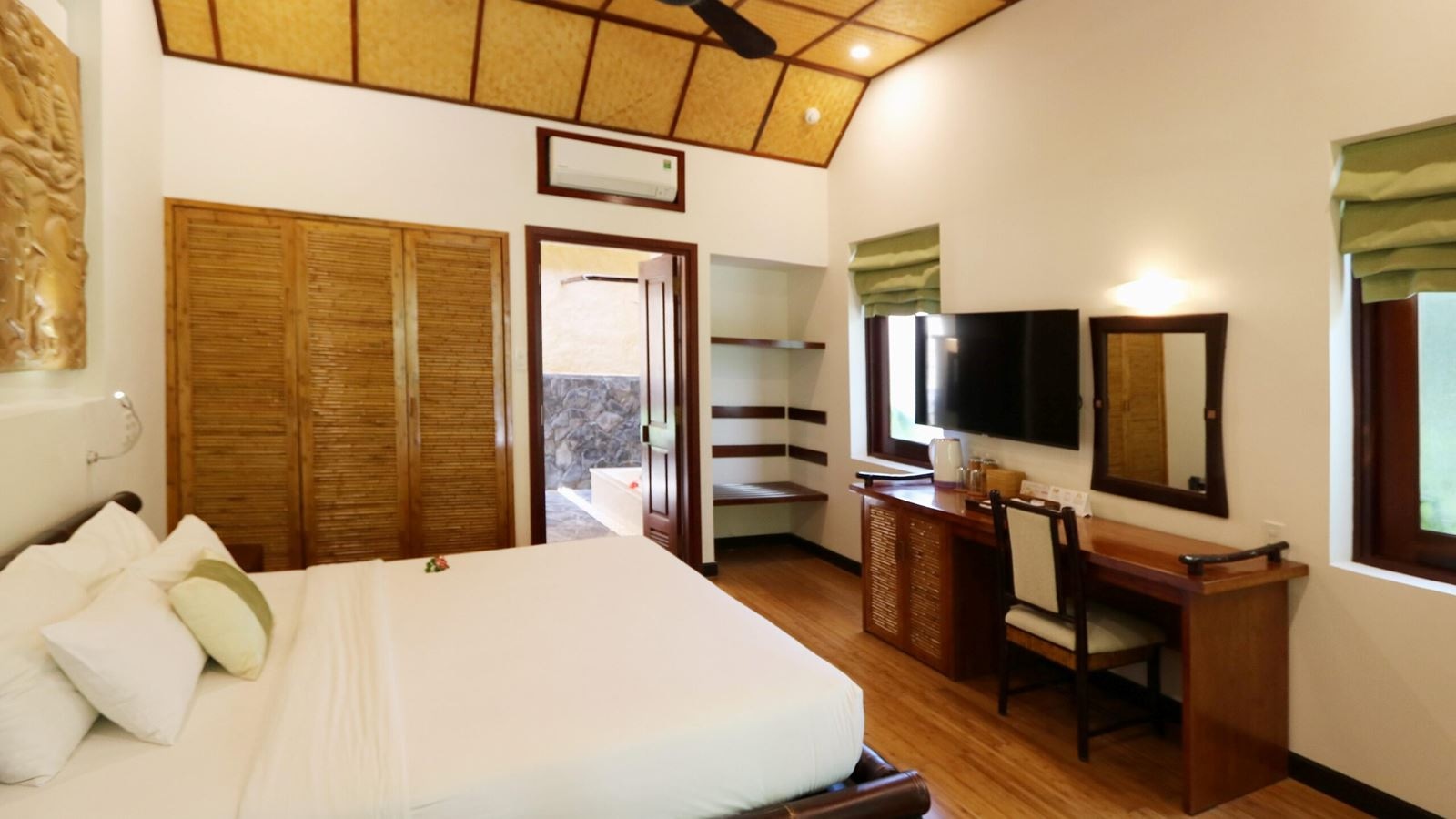 rooms-sea-breeze-bungalow-with-balcony-child-without-extra-bed