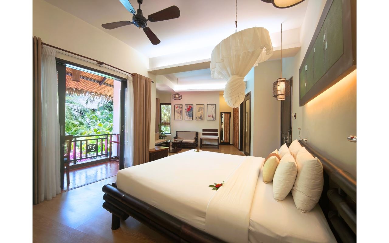 rooms-indochine-suite-garden-view-with-balcony-child-without-extra-bed