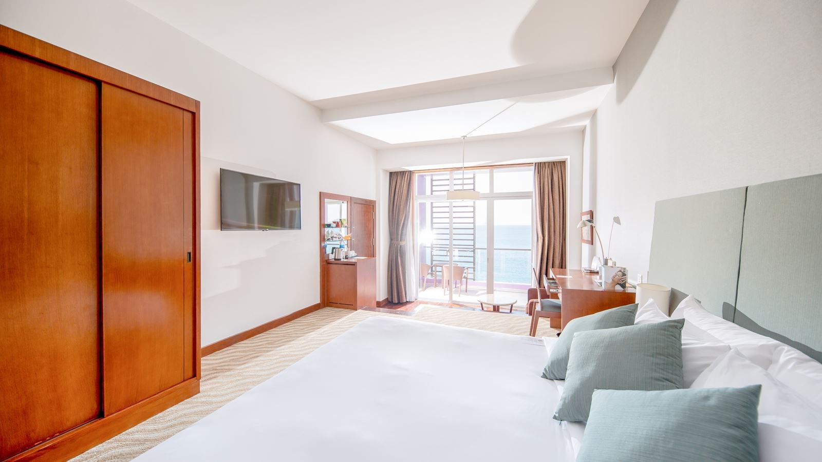rooms-deluxe-room