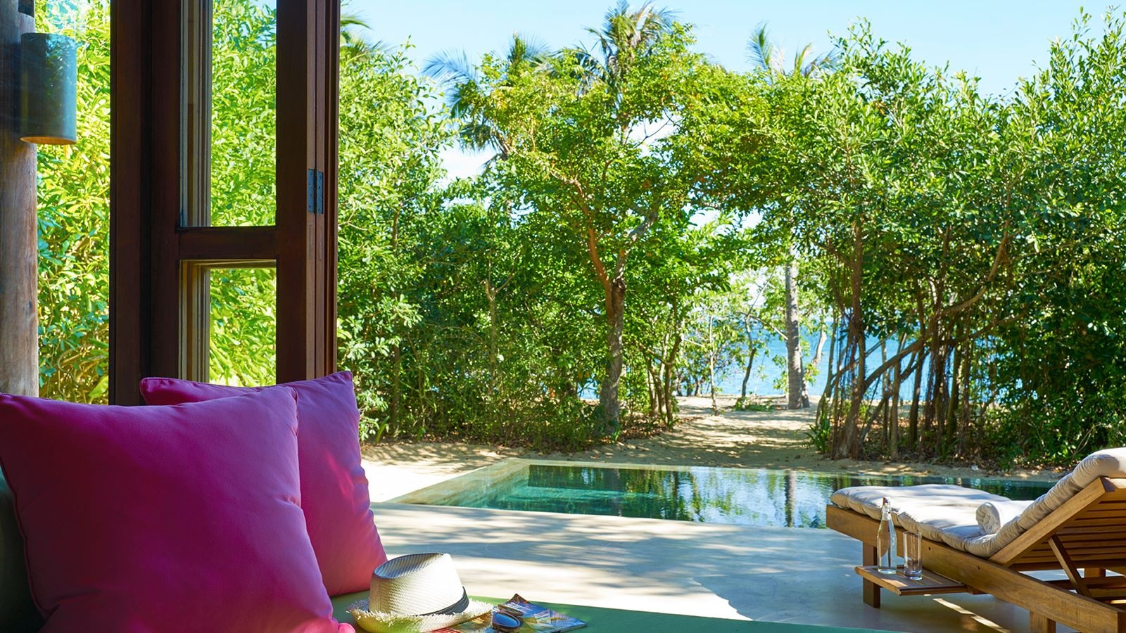 rooms-family-beach-pool-villa