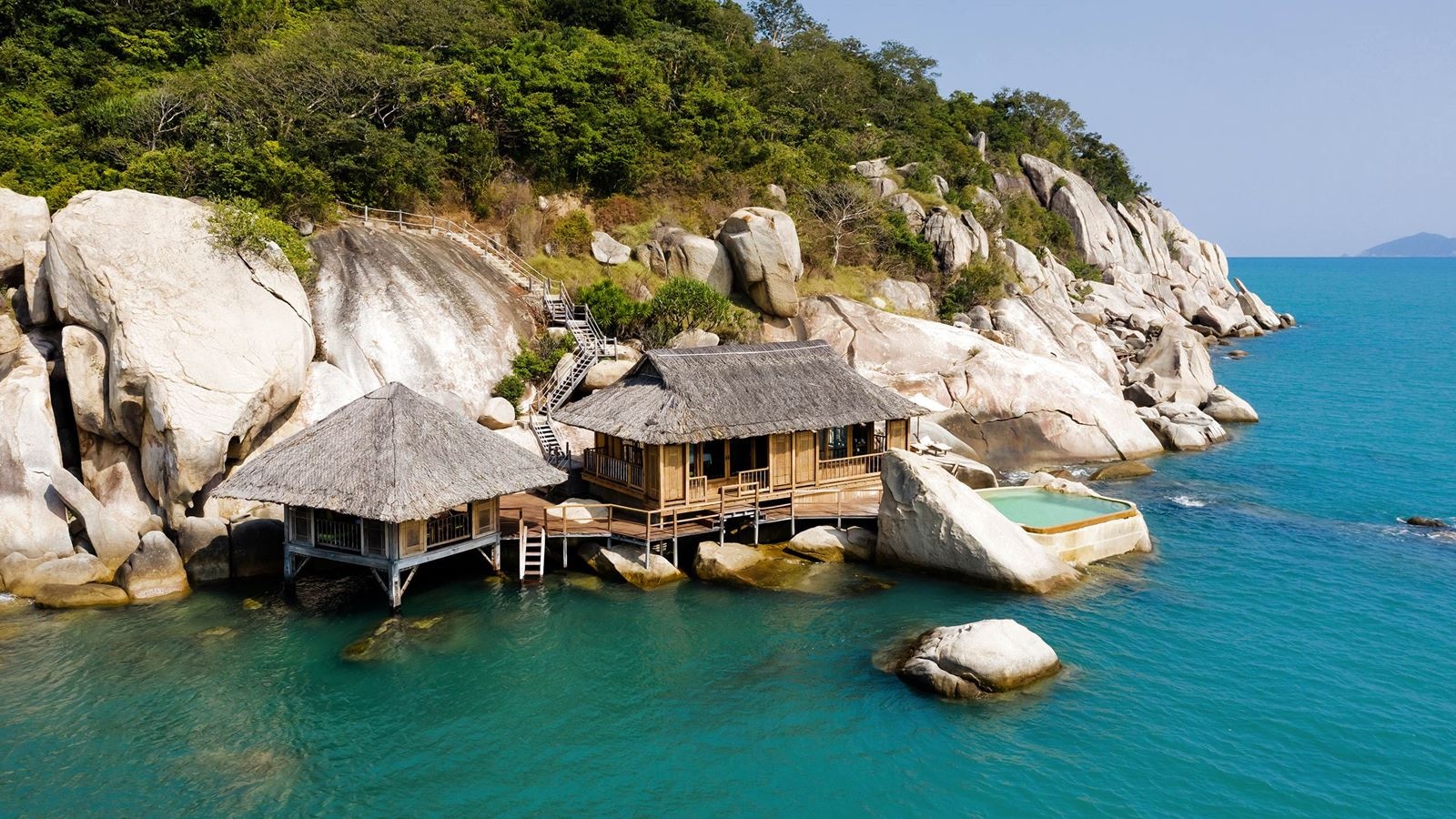 rooms-water-pool-villa