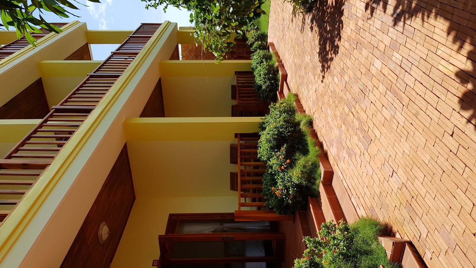 rooms-deluxe-double-roh-garden-view-with-terrace