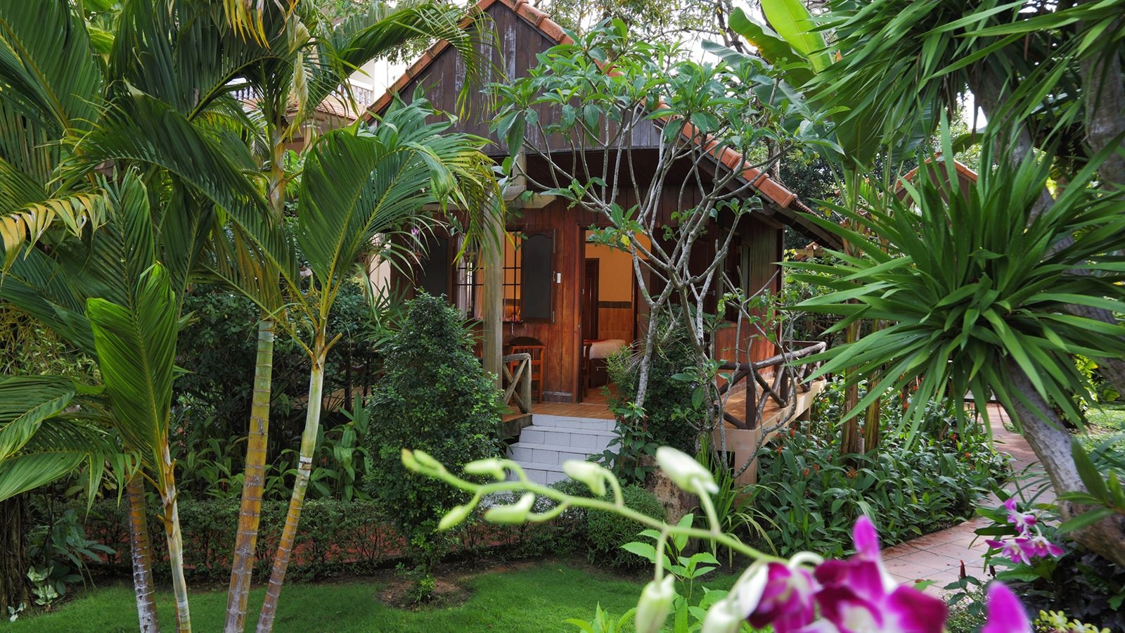 rooms-bungalow-garden-view