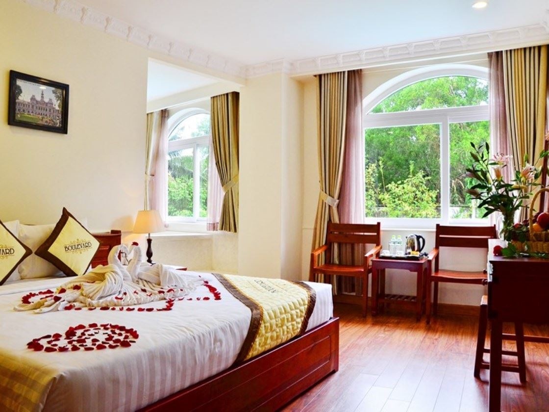rooms-deluxe-room